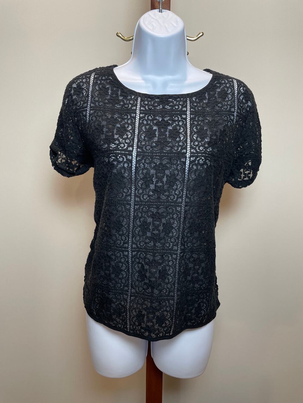 Ann Taylor Sheer Lace High‑Low Short Sleeve Top Size M Black Cotton